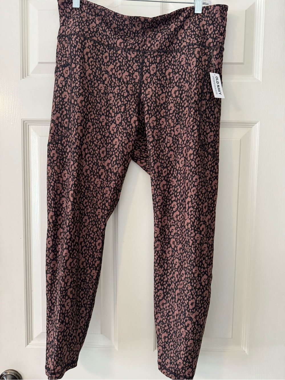 Old Navy Women’s Pink Leopard Print Leggings